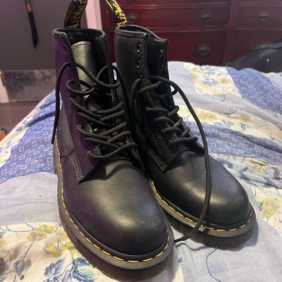 DOC MARTEN 1460 SLIP RESISTANT LEATHER LACE UP WATER PROOF BOOTS - Picture 2 of 6